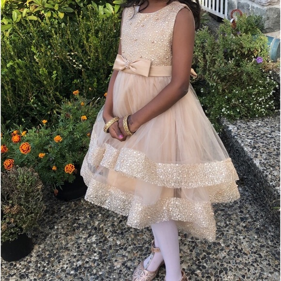 3 beautiful matching dresses for ages 1/4/6 - Picture 2 of 2